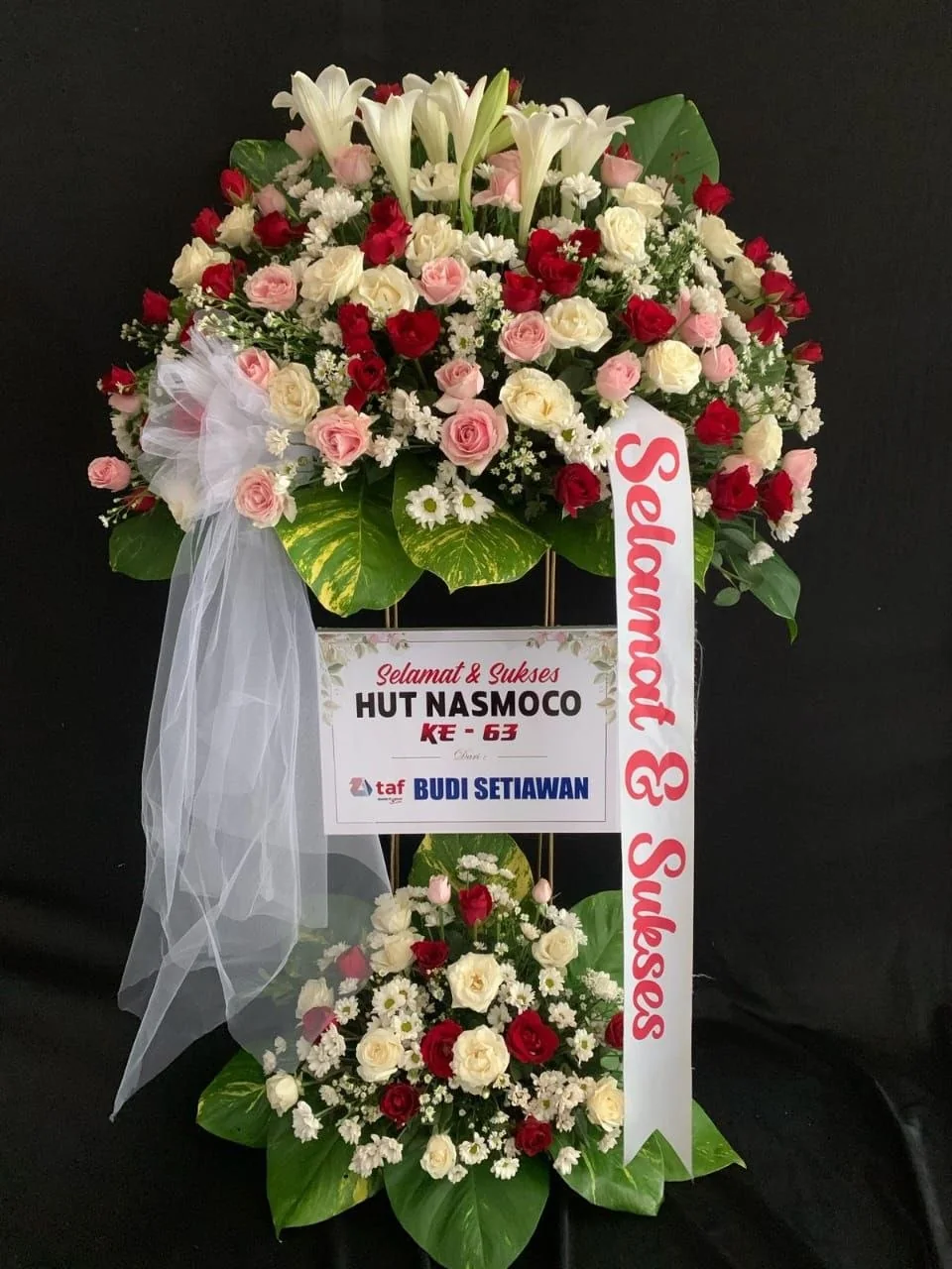 Standing flower ucapan selamat merah dan putih