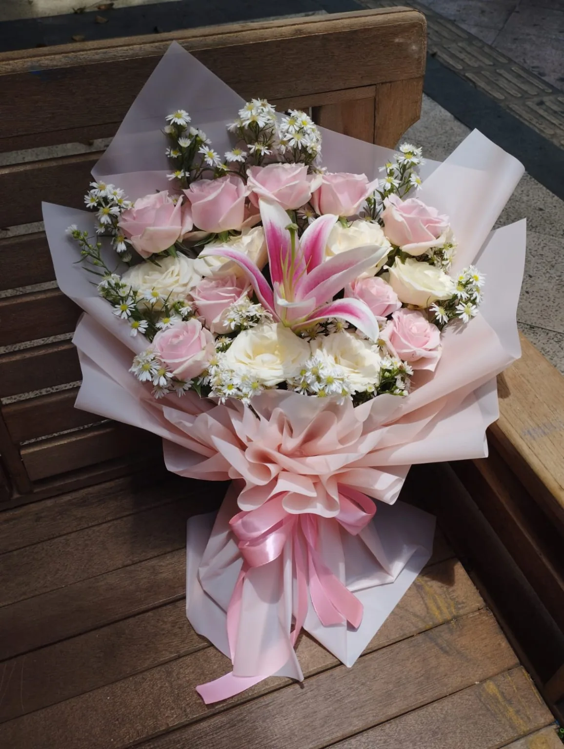 Blush Graduate dari Adeeva Florist Semarang